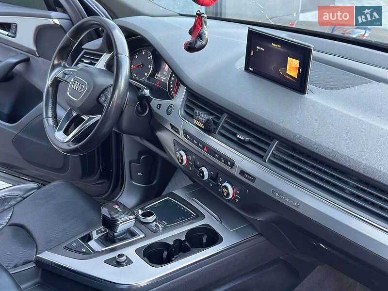 Внедорожник / Кроссовер Audi Q7 2015 в Днепре
