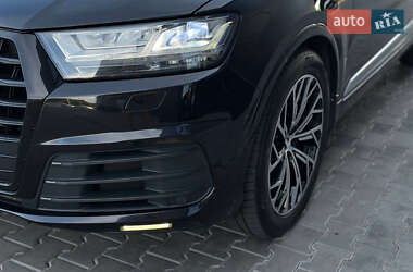 Внедорожник / Кроссовер Audi Q7 2015 в 