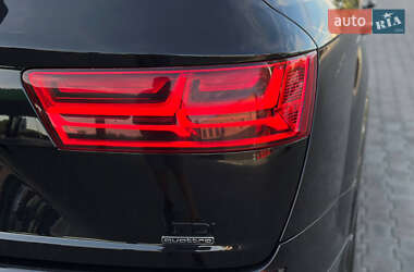 Внедорожник / Кроссовер Audi Q7 2015 в 