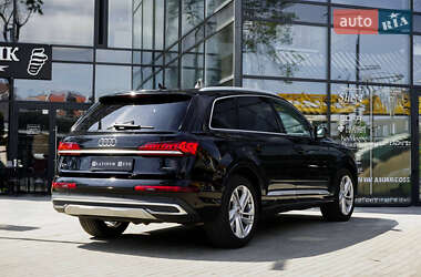 Внедорожник / Кроссовер Audi Q7 2021 в 