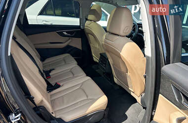 Внедорожник / Кроссовер Audi Q7 2021 в 