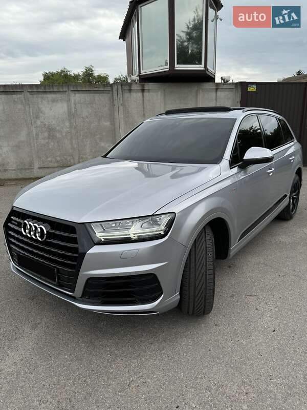 Позашляховик / Кросовер Audi Q7 2018 в Чернівцях
