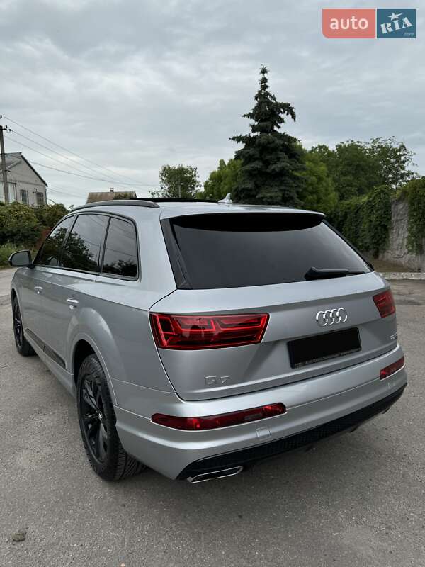Позашляховик / Кросовер Audi Q7 2018 в Чернівцях