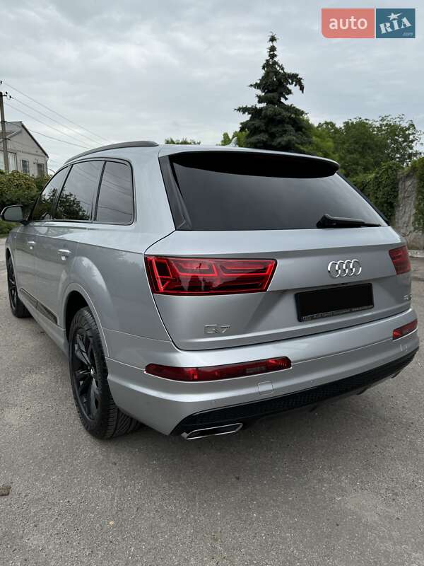 Позашляховик / Кросовер Audi Q7 2018 в Дніпрі