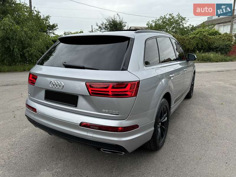 Позашляховик / Кросовер Audi Q7 2018 в Чернівцях