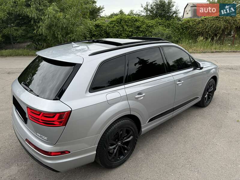 Позашляховик / Кросовер Audi Q7 2018 в Дніпрі