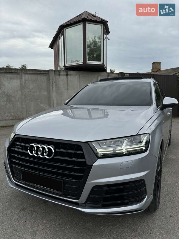 Позашляховик / Кросовер Audi Q7 2018 в Дніпрі