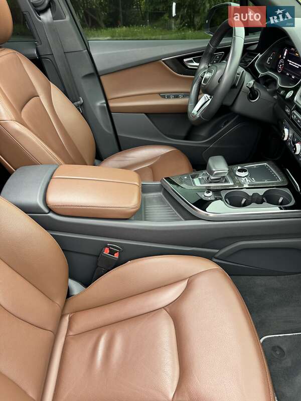 Позашляховик / Кросовер Audi Q7 2018 в Дніпрі