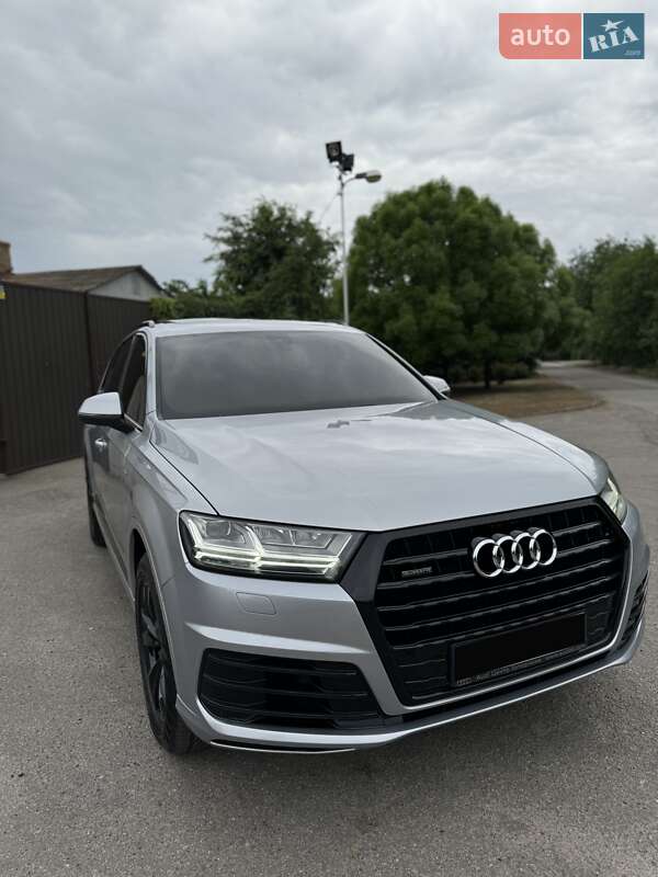 Позашляховик / Кросовер Audi Q7 2018 в Дніпрі