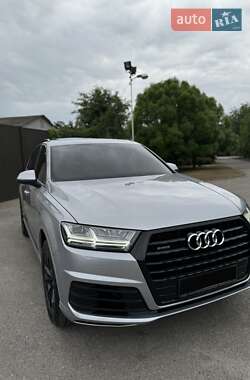 Внедорожник / Кроссовер Audi Q7 2018 в 