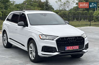 Внедорожник / Кроссовер Audi Q7 2021 в 