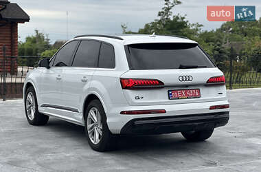 Внедорожник / Кроссовер Audi Q7 2021 в 