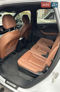 Внедорожник / Кроссовер Audi Q7 2021 в 