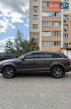 Позашляховик / Кросовер Audi Q7 2011 в 