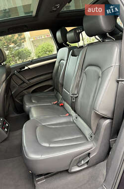 Позашляховик / Кросовер Audi Q7 2011 в 