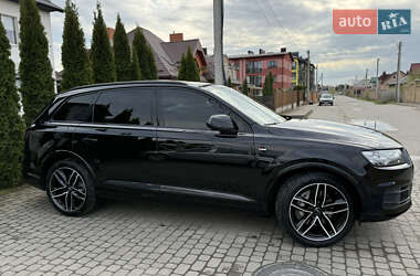 Внедорожник / Кроссовер Audi Q7 2017 в 