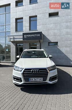 Внедорожник / Кроссовер Audi Q7 2016 в 