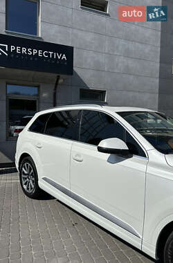 Внедорожник / Кроссовер Audi Q7 2016 в 
