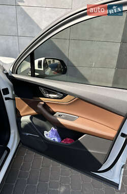 Внедорожник / Кроссовер Audi Q7 2016 в 
