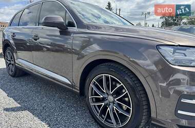 Внедорожник / Кроссовер Audi Q7 2015 в 