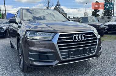Внедорожник / Кроссовер Audi Q7 2015 в 
