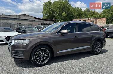 Внедорожник / Кроссовер Audi Q7 2015 в 