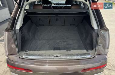 Внедорожник / Кроссовер Audi Q7 2015 в 