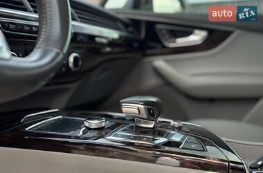 Внедорожник / Кроссовер Audi Q7 2016 в 