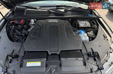 Внедорожник / Кроссовер Audi Q7 2016 в 