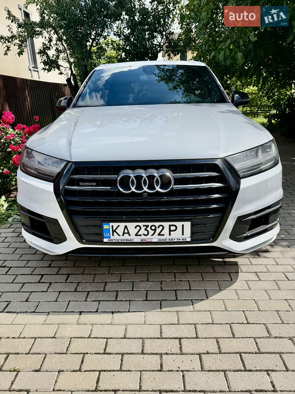 Позашляховик / Кросовер Audi Q7 2019 в 