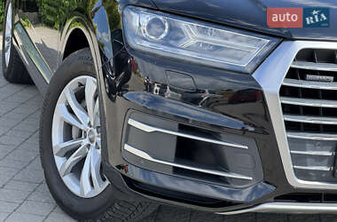 Позашляховик / Кросовер Audi Q7 2018 в 