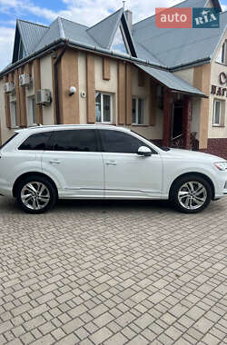 Внедорожник / Кроссовер Audi Q7 2020 в 