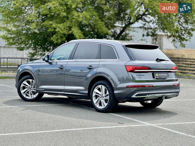Позашляховик / Кросовер Audi Q7 2021 в Києві