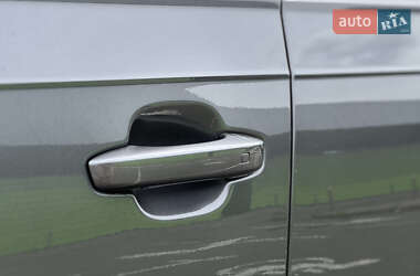 Позашляховик / Кросовер Audi Q7 2021 в 