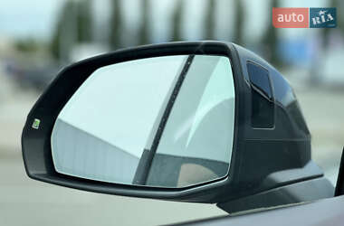 Позашляховик / Кросовер Audi Q7 2021 в 