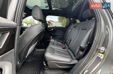 Позашляховик / Кросовер Audi Q7 2021 в 