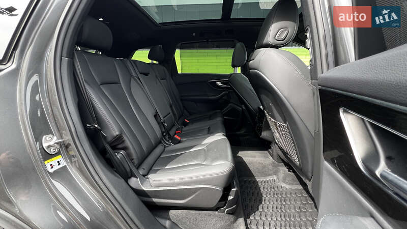 Позашляховик / Кросовер Audi Q7 2021 в Києві
