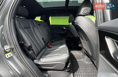 Позашляховик / Кросовер Audi Q7 2021 в 