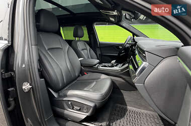 Позашляховик / Кросовер Audi Q7 2021 в 
