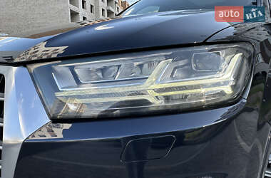 Позашляховик / Кросовер Audi Q7 2016 в 