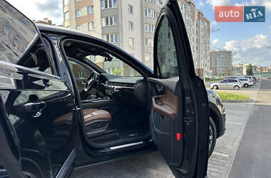 Позашляховик / Кросовер Audi Q7 2016 в 