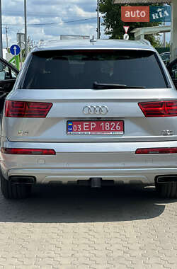 Позашляховик / Кросовер Audi Q7 2017 в 