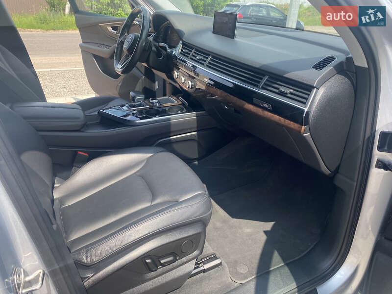 Позашляховик / Кросовер Audi Q7 2017 в Києві