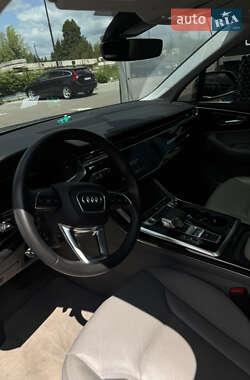 Внедорожник / Кроссовер Audi Q7 2022 в 