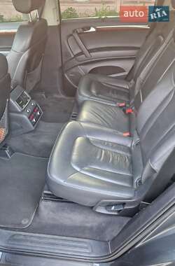 Позашляховик / Кросовер Audi Q7 2012 в 