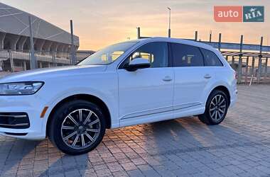 Внедорожник / Кроссовер Audi Q7 2016 в 
