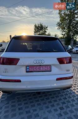 Внедорожник / Кроссовер Audi Q7 2016 в 