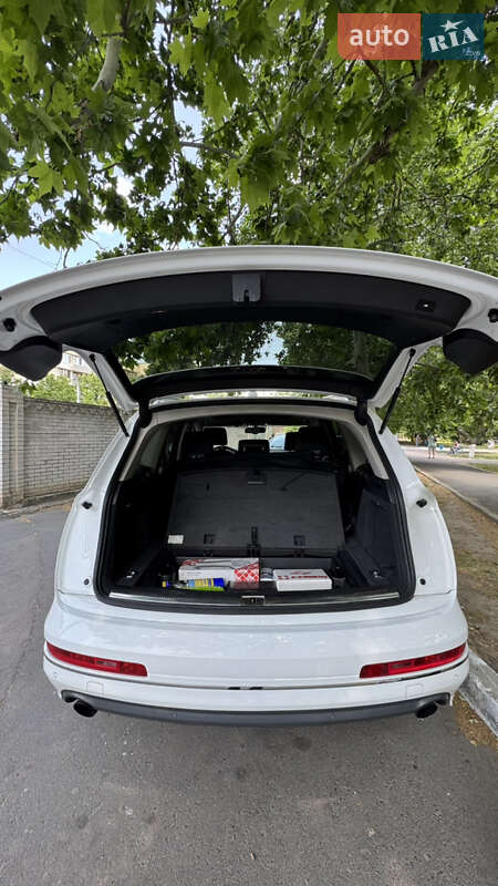 Внедорожник / Кроссовер Audi Q7 2011 в Измаиле