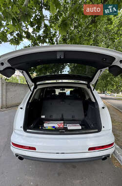 Внедорожник / Кроссовер Audi Q7 2011 в 