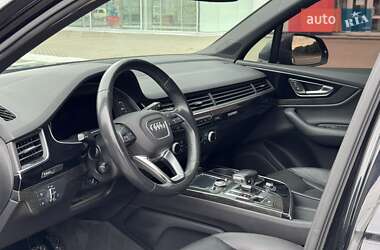 Позашляховик / Кросовер Audi Q7 2017 в 